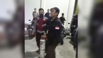 Ambulance Volunteers Steal 8 Oxygen Cylinders At Depok Hospital