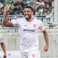 Liga 1: Gol Bunuh Diri Kapten Persebaya Bikin PSM Kian Nyaman di Puncak Klasemen