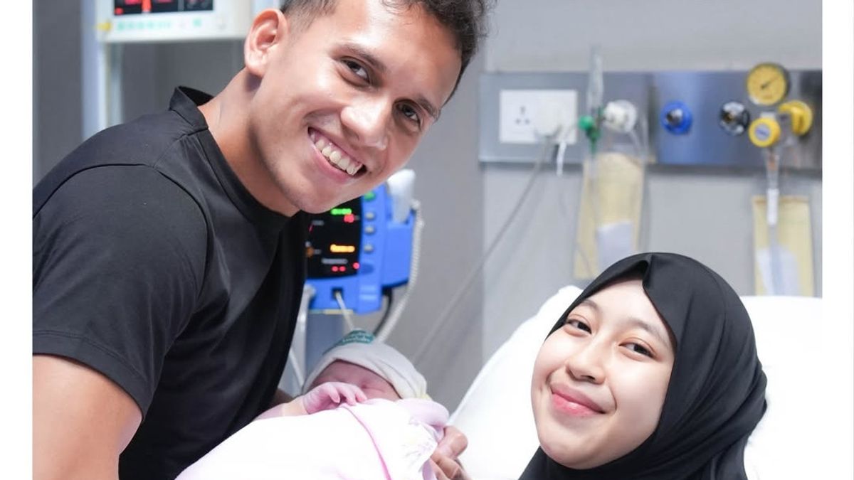 Ini Dia Cucu Uje, Egy Maulana Vikri dan Adiba Khanza Umumkan Kelahiran Putri Pertama