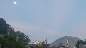 Mount Lokon Sulut Waspada, Residents Asked to Stay 1.5 Km from the Crater