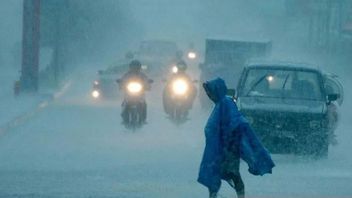 الطقس 29 ديسمبر ، كن حذرا! 32 مدينة في إندونيسيا ستشهد أمطارا غزيرة