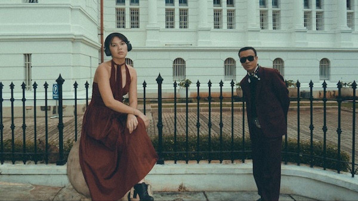 Kolaborasi Apik Guernica Club dan Merdi SImanjuntkan di Single <i>Curtains</i>