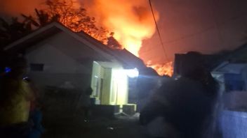 castique d'incendie dans le village d'Ar Kisari Bandung