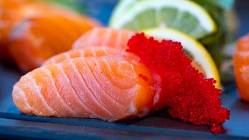 Salmon seperti Apa yang Aman Dikonsumsi Mentah?