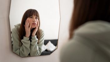 Bukan Gila, Bukti Ilmiah Bicara Sendiri Itu Normal untuk Kesehatan Otak dan Mental