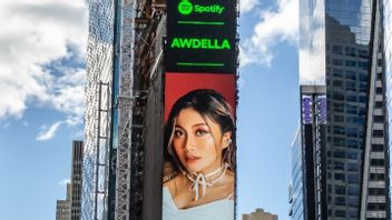 因此,Spotify EQUAL Indonesia的大使,Awardella的脸张贴在纽约时报广场
