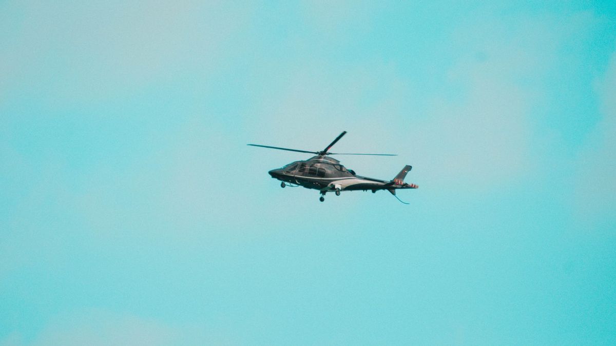قبل تحطمها في راوا جيمبلونج بوبرتا سيبوبور، استدارت طائرة هليكوبتر من طراز R-44 3 مرات 