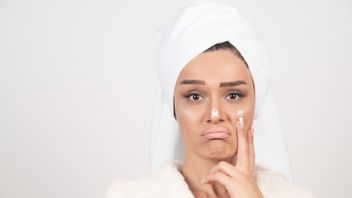 8 Causes Of Dry Skin Despite Always Using Slowing Loions