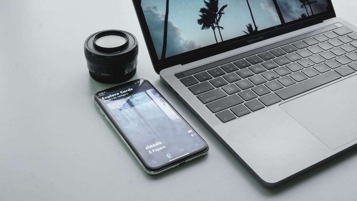 Apple Peringatkan Pengguna Macbook Pro Agar Tidak Sembarangan Menutup Webcam