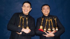 Raih 7 Piala Ami Awards 2022, Tulus: Sepenuh Hati, Terima Kasih