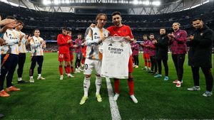 Jesus Navas Gets Respect At Home To Real Madrid In His Last Match Before Retirement