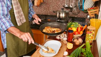 7 Cooking Ingredients That Should Not Be Stored Near The Stove