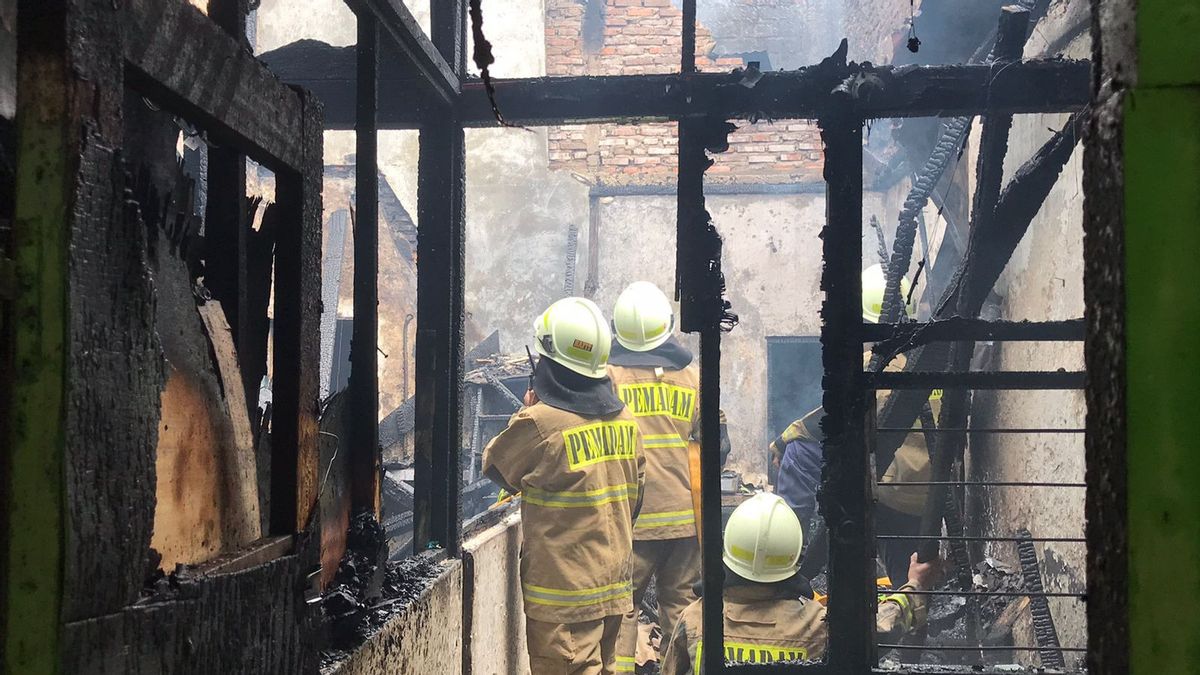 Kebakaran Rumah Warga di Pedati, Sembilan Unit Mobil Damkar Diterjunkan ke Lokasi