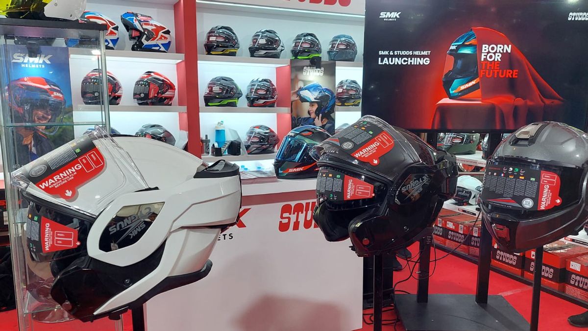 SMKサイグナスヘルメットとSTUDDSアトラスがIIMS 2026で発売、機能と価格を詳しく見てみましょう