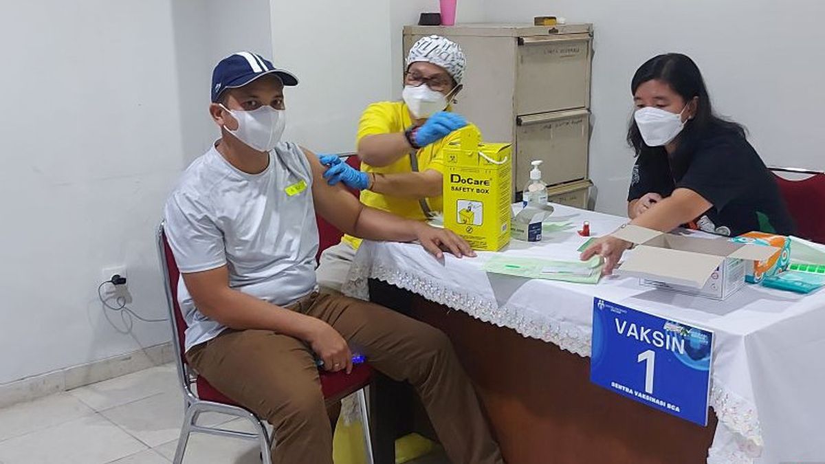 Residents Enthusiastically Follow Booster Vaccines At St. Church John Cilangkap