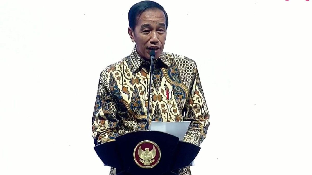 شهدتها نخبة PDIP و Golkar و Gerindra و PAN ، Jokowi يرتدي خطاب الباتيك البني في الذكرى السنوية 8th لحزب Perindo