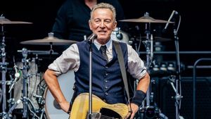 Bruce Springsteen Kritik Keras Trump di Pembuka Tur Minneapolis