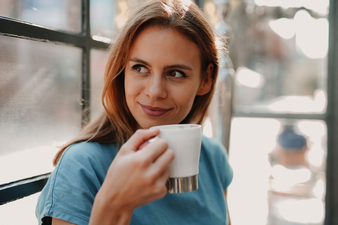 研究によると コーヒーを飲むのをやめることは精神的な健康に危険です