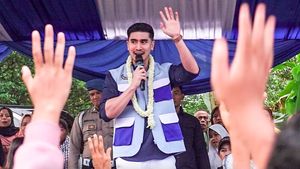 Bukan Anti Peluru, Verrell Bramasta Pilih Rompi Anti Galau saat Sambangi Warga