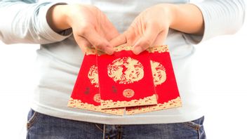 Understand Who is entitled to receive Angpao Imlek According to Chinese Tradition