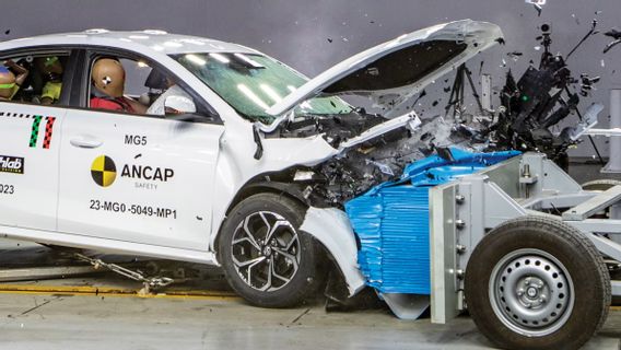 Both Vehicles Achieve Zero Star Results In The History Of ANCAP Collision Tests, Here's Why!