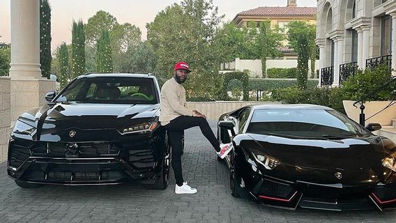 Again, Mayweather Showcases His Billion Dollar Car Collection: There Are 16 Of Them, 5 Of Them Rolls-Royces!