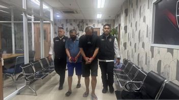 警察によって検挙され、中東に16の違法なCPMIを去った2人の加害者は、一人当たり100万〜200万ルピアを受け取ったことを認めた