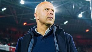 Apa yang Bisa Dilakukan Arne Slot Selama Dihukum FA?