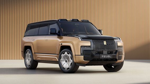 BYD Tampilkan Yangwang U8L di Auto Shanghai 2025, Berlapis Emas 24 Karat!