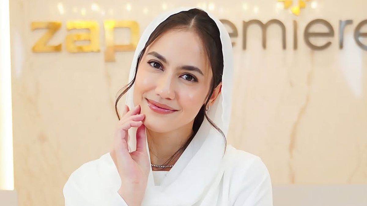 Becoming A Wife, Pevita Pearce Tells The Story Of Cleaning The Bathroom When Stressed