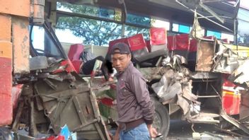 Police Investigate Main Jaya Bus Which Collised Truck On Pati Ring Road