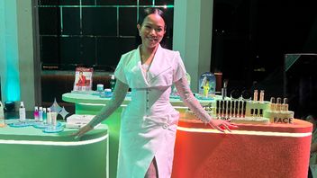 Yura Yunitaのスキンケア儀式、セルフケアの瞬間、同時に自分を落ち着かせる