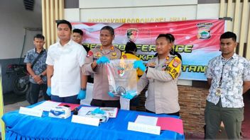 Initial A Entrepreneurs Arrested By Police During Carrier Of Kayu Merbau 299 Batang In South Sorong