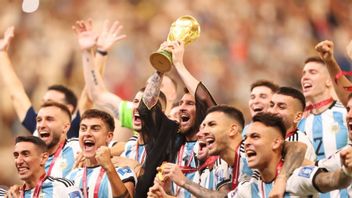 为了庆祝2022年世界杯胜利的喜悦，阿根廷政府将12月20日定为国定假日