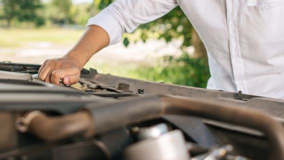 How To Fill In The Car's Radiator Water: It's Easy! Here's The Step