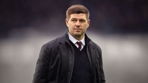 Masih Pengangguran, Steven Gerrard Dapat Tawaran Kerja di Timnas Polandia