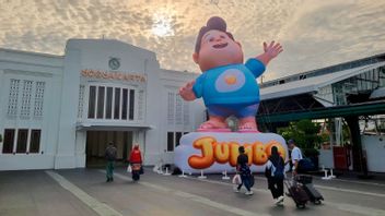 Balon Jumbo Dolan Neng Jogja, Sambutan Kreatif KAI di Depan Stasiun Yogyakarta