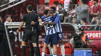 Nigerian Defender Zaidu Sanusi's Goal Sends FC Porto Their 30th Portuguese League Title