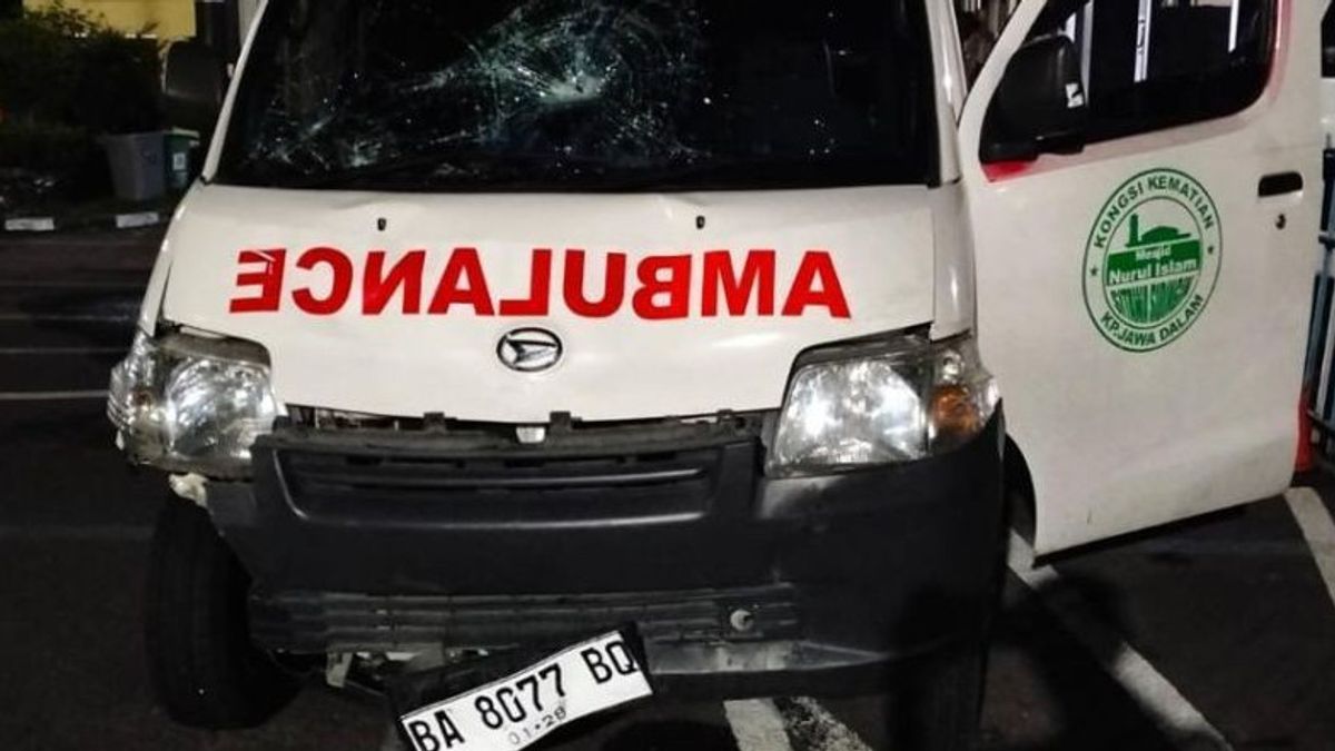 2 Polisi Ditabrak Ambulans Saat Bubarkan Tawuran di Padang