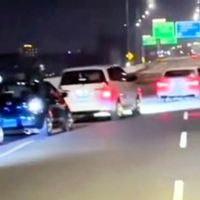 Polisi Cuma Tegur Lisan Pengemudi Mobil  Zigzag di Tol Becakkayu yang Bahayakan Pengendara Lain