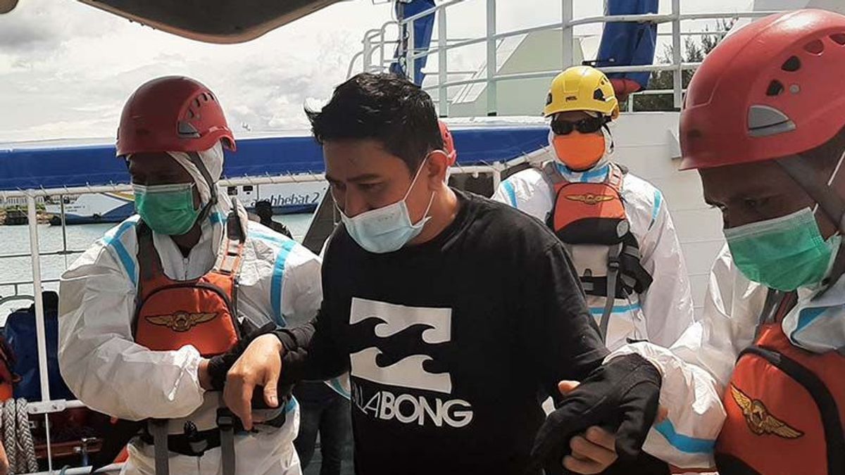 Blood Pressure Sick, Filipino Citizen Evacuated By SAR Team From Liberian Cargo Ship In Aceh