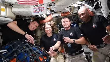 아틀라스 II 우주비행사, 우주에서 가장 멀리 떨어진 거리 기록 깨다