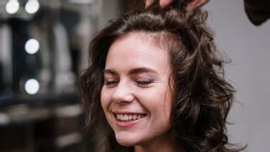 Tidak Hanya Melembabkan Wajah, Berikut Beberapa Manfaat Hyaluronic untuk Rambut