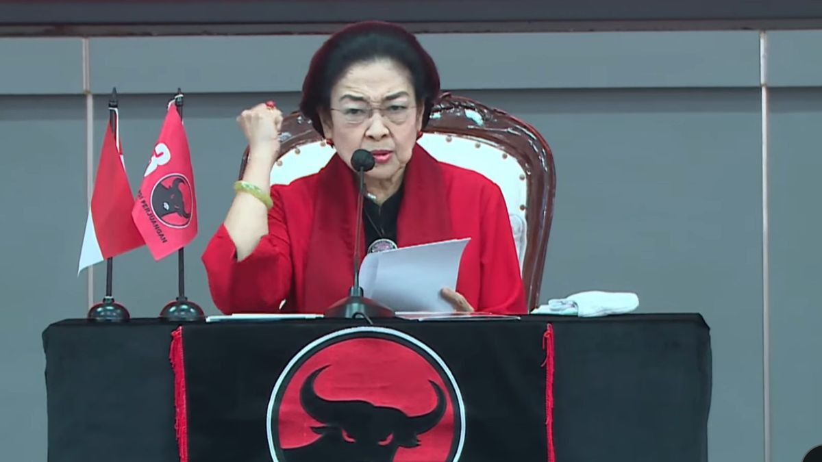 Cet après-midi, Megawati prononcer un discours politique pour donner des directives politiques à rak konsensus V PDIP