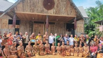 パレ・グンボーのクルミ文化祭が再び開催され、観光省はダヤック・ディア文化を守るよう要請しました