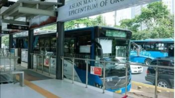 TransJakarta Extends Service At Busy Hours During Ramadan