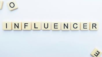 なぜインフルエンサーレビューは伝統的な広告よりも魅力的なのでしょうか?