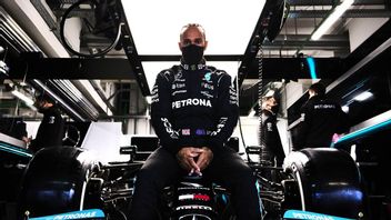 Lewis Hamilton: Verstappen Is Under Pressure But Won't Admit It