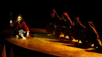 Marcella Zalianty Plays Admiral Malahayati In Melati Pertiwi's Monoplay