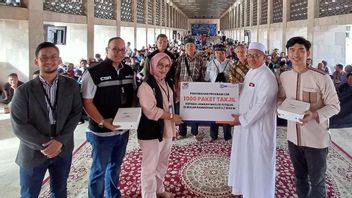 BRI Insurance Gives 1,000 Takjil Packages For Iftar At The Istiqlal Mosque